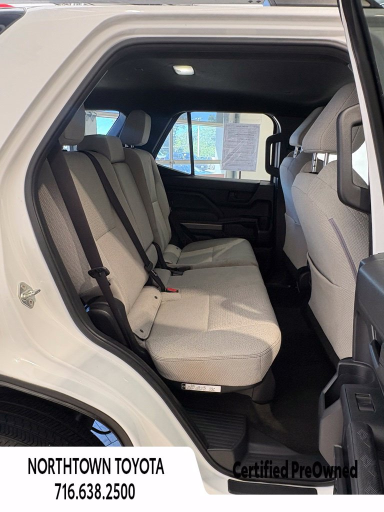 Used 2025 Toyota 4Runner SR5 AWD/4WD image 31