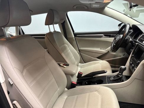 Used 2017 Volkswagen Passat 1.8T R-Line image 64