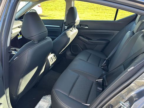 New 2025 Nissan Altima 2.5 SL image 9