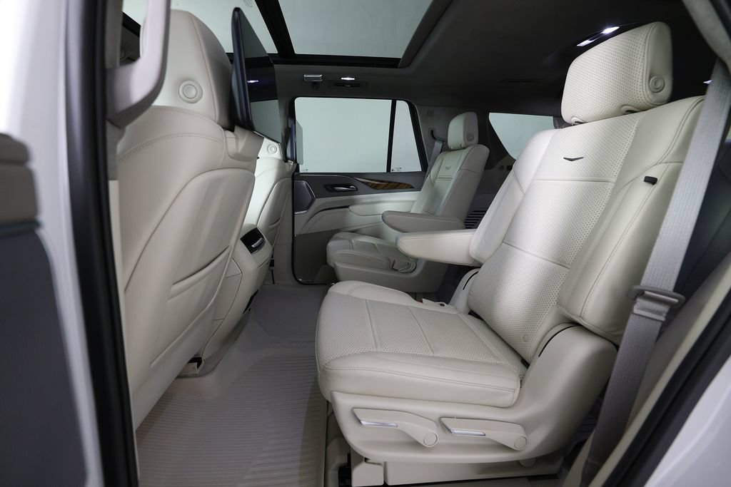 Used 2023 Cadillac Escalade Premium Luxury Platinum AWD/4WD image 16
