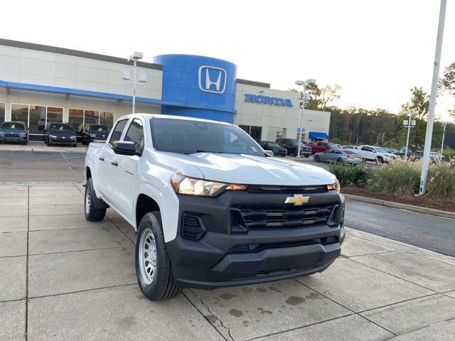 Used 2024 Chevrolet Colorado W/T RWD image 2