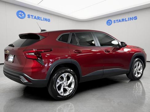 Certified 2024 Chevrolet Trax LS w/ LS Convenience Package FWD image 9