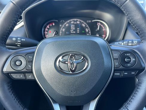 Used 2025 Toyota RAV4 XLE image 28