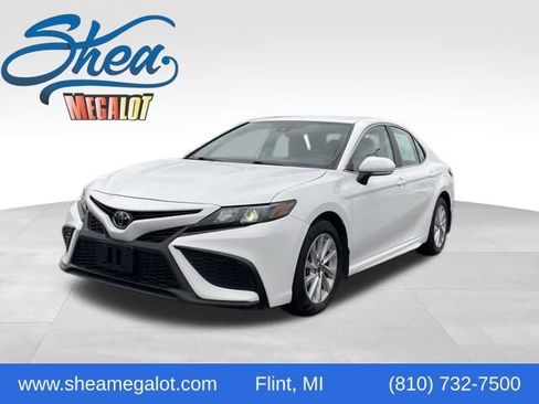 Used 2023 Toyota Camry SE FWD image 1