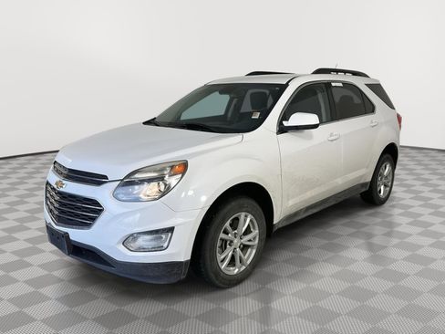 Used 2017 Chevrolet Equinox LT image 3