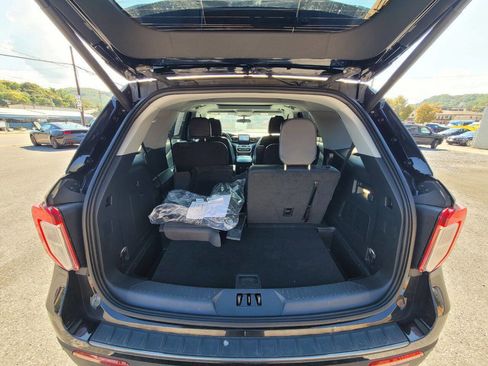 Used 2023 Ford Explorer XLT w/ Equipment Group 202A image 11