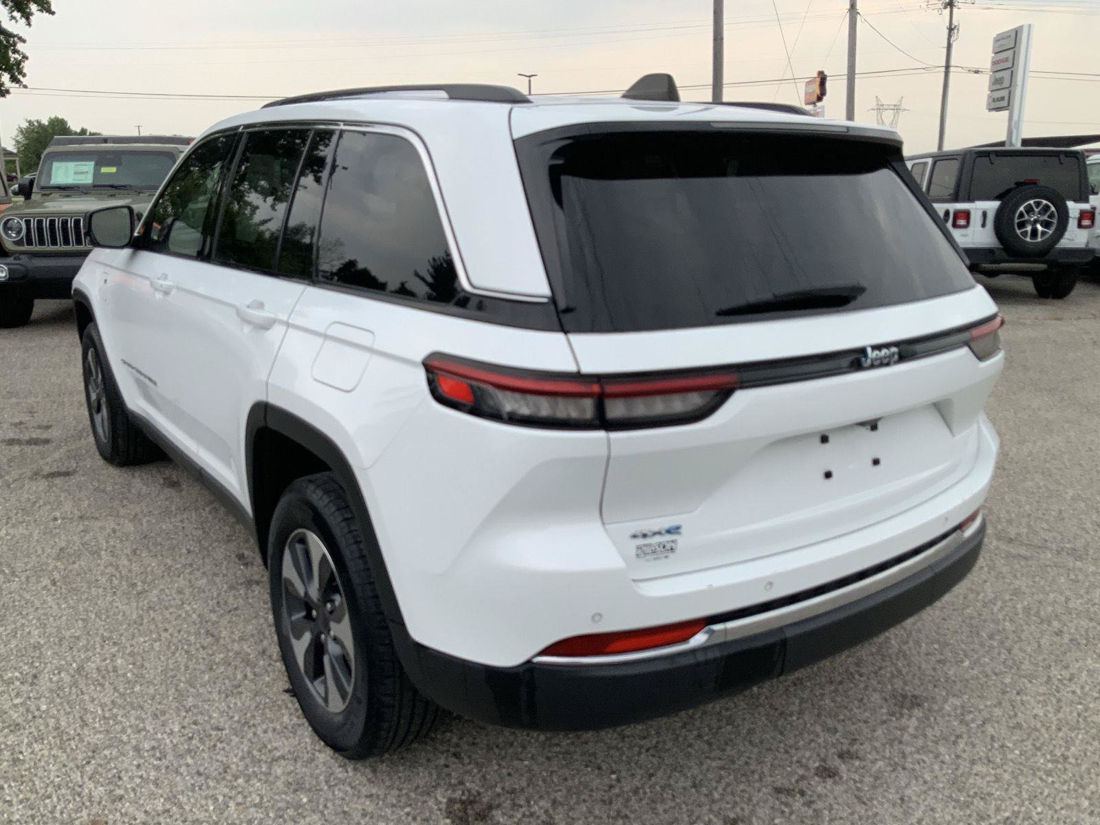 Used 2022 Jeep Grand Cherokee Limited 4xe AWD/4WD image 9