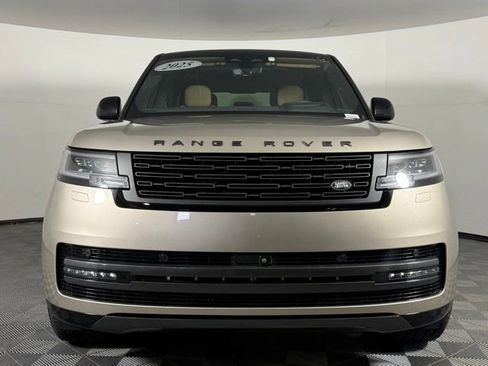 Used 2025 Land Rover Range Rover SE AWD/4WD image 11