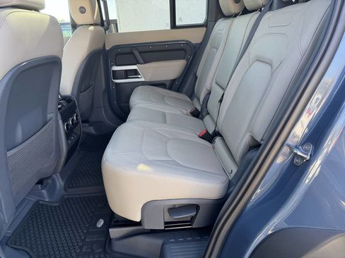 Used 2023 Land Rover Defender 110 SE image 11