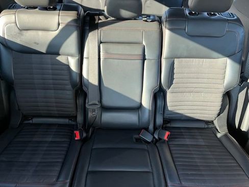 Used 2025 Ford Explorer ST-Line w/ ST-Line Street Pack AWD/4WD image 15