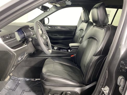 Used 2023 Jeep Grand Cherokee Altitude image 16