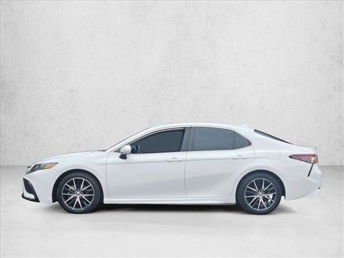 Used 2023 Toyota Camry SE FWD image 9