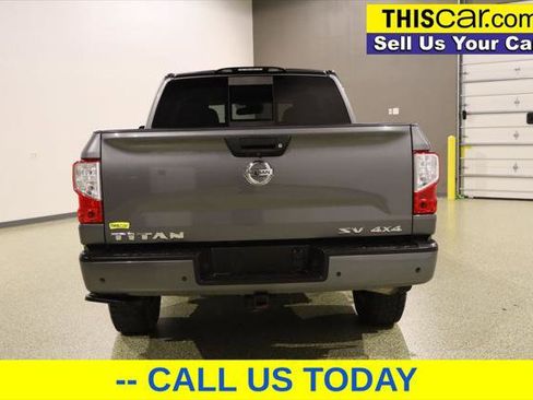 Used 2021 Nissan Titan SV w/ SV Convenience Package image 6