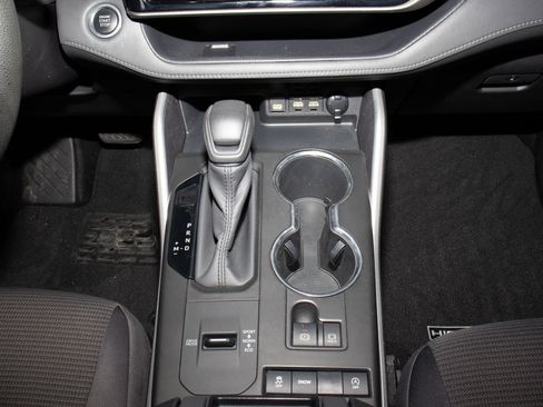 Used 2020 Toyota Highlander L image 25