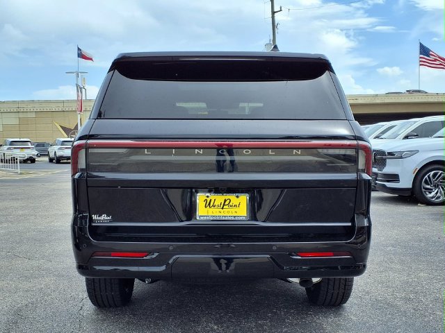 New 2026 Lincoln Navigator Reserve AWD/4WD image 5