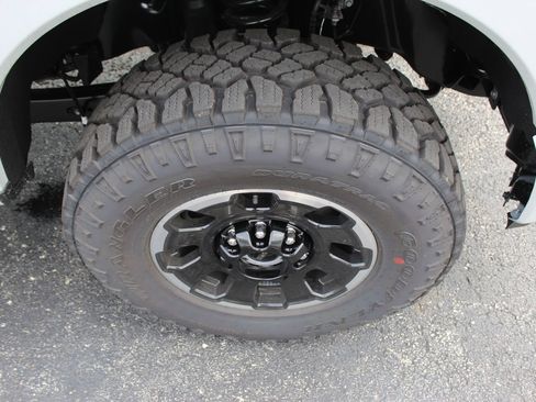 New 2026 Ford F250 Platinum w/ Tremor Off-Road Package AWD/4WD image 10