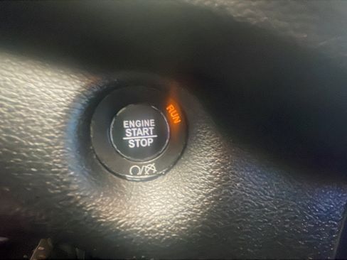 Used 2019 Jeep Cherokee Trailhawk w/ Comfort/Convenience Group AWD/4WD image 23