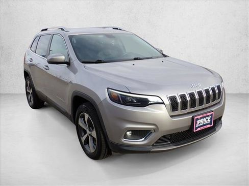 Used 2019 Jeep Cherokee Limited w/ Trailer Tow Group image 6