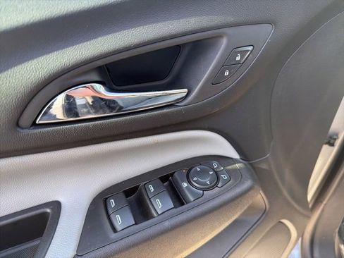 Used 2023 Chevrolet Equinox LT image 12