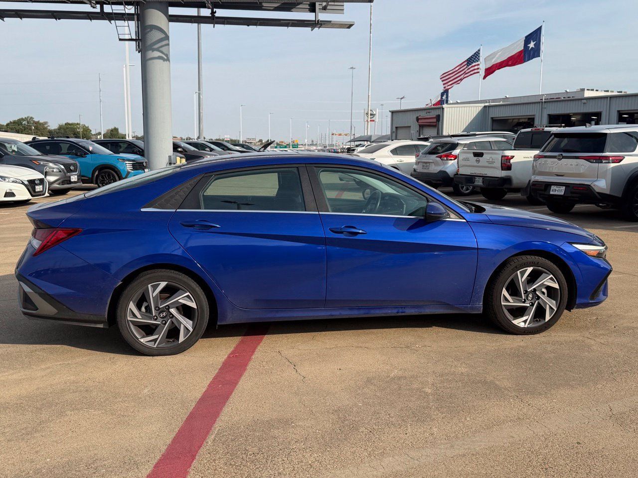 Used 2025 Hyundai Elantra SEL FWD image 2