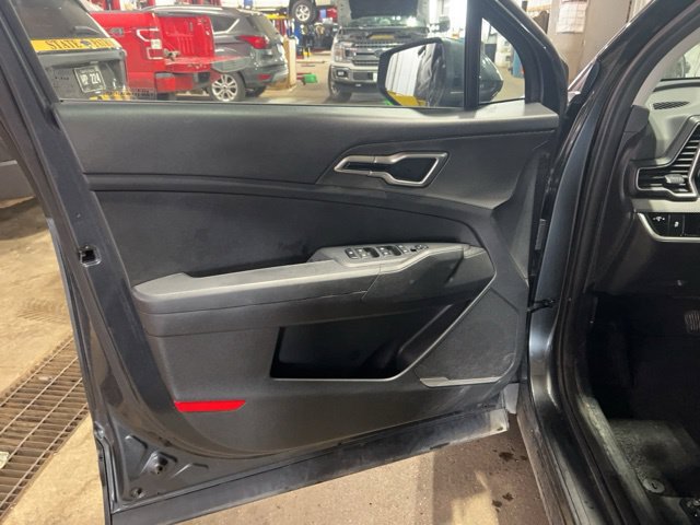 Used 2023 Kia Sportage LX AWD/4WD image 27
