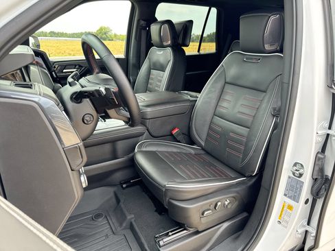 Used 2025 GMC Yukon AT4 Ultimate AWD/4WD image 11