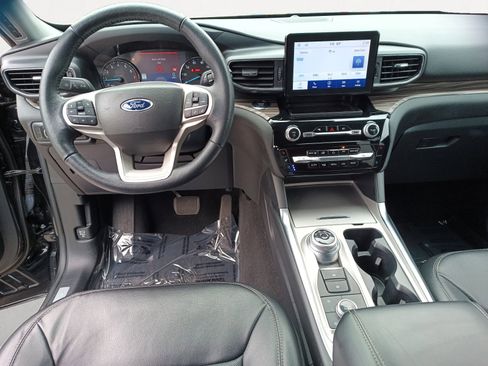 Used 2023 Ford Explorer Limited image 3