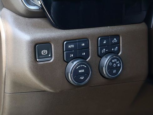 Used 2024 Chevrolet Silverado 1500 LTZ AWD/4WD image 26
