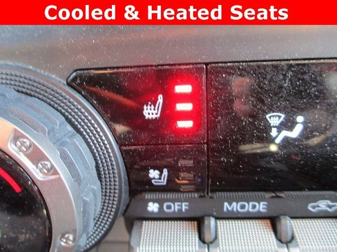 Used 2025 Toyota Tacoma TRD Sport image 17