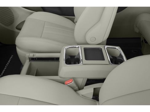 Used 2015 Chrysler Town & Country Touring FWD image 10