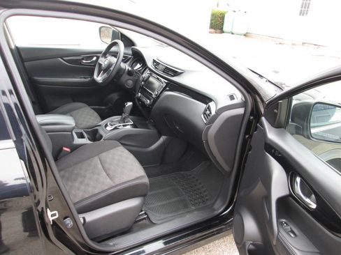 Used 2019 Nissan Rogue Sport SV image 17