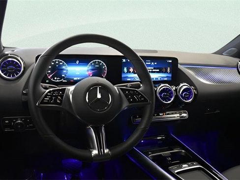 New 2025 Mercedes-Benz GLA 250 4MATIC image 17