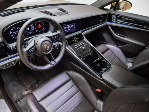 Used 2025 Porsche Panamera image 5