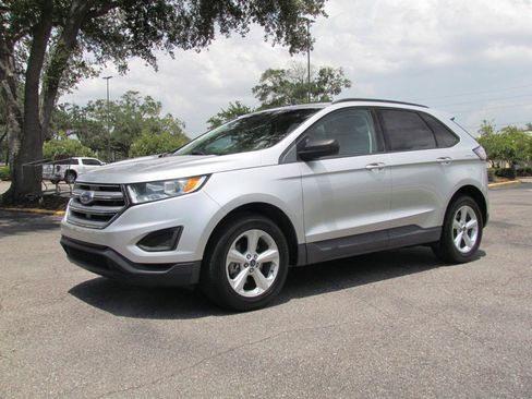 Used 2018 Ford Edge SE FWD image 3