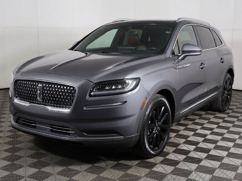 Used 2021 Lincoln Nautilus Reserve w/ Monochromatic Package image 11