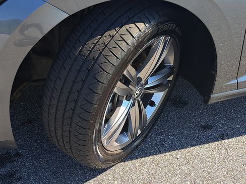 Used 2021 Volkswagen Jetta R-Line w/ R-Line Cold Weather Package FWD image 33