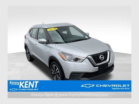 Used 2020 Nissan Kicks SV FWD image 1