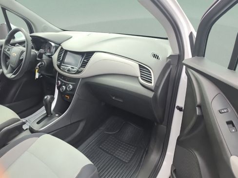 Used 2020 Chevrolet Trax LS w/ Tint and Cruise Package FWD image 31