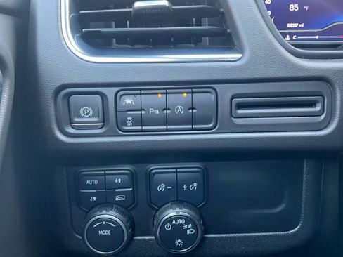 Used 2023 Chevrolet Suburban LT AWD/4WD image 17