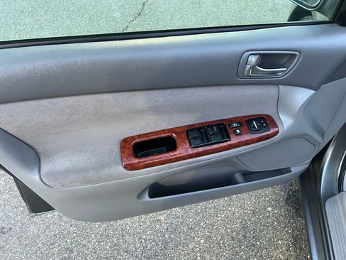 Used 2005 Toyota Camry XLE FWD image 11