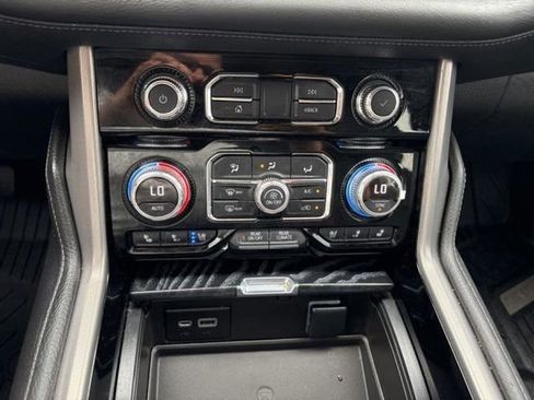 Used 2022 GMC Yukon Denali image 17