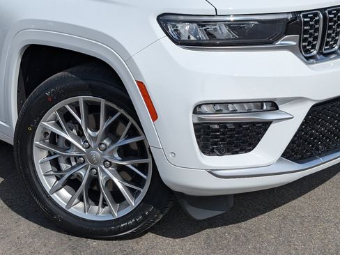Used 2023 Jeep Grand Cherokee Summit w/ Advanced Protech Group IV AWD/4WD image 10