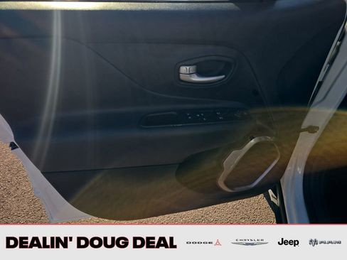 Used 2023 Jeep Renegade Latitude AWD/4WD image 11