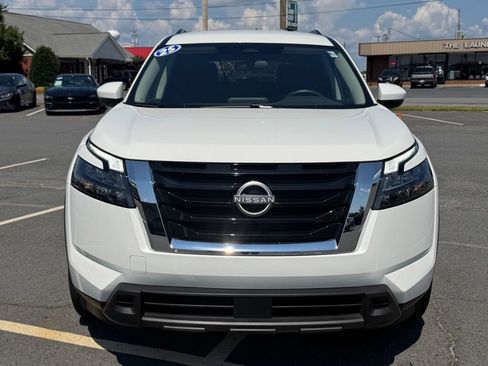 Used 2025 Nissan Pathfinder SV AWD/4WD image 10