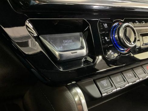 Used 2025 GMC Sierra 2500 Denali w/ Denali Reserve Package AWD/4WD image 22