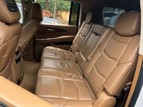 Used 2016 Cadillac Escalade ESV Platinum image 19