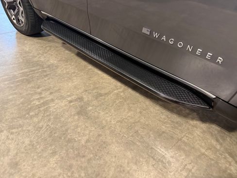 Used 2023 Jeep Wagoneer Series III w/ Preferred Equipment Group AWD/4WD image 7