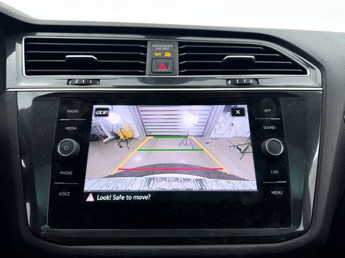 Used 2022 Volkswagen Tiguan SE image 8