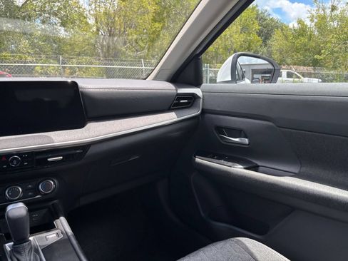 Used 2025 Nissan Kicks SV AWD/4WD image 28