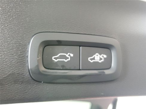 Certified 2026 Volvo XC40 B5 Plus AWD/4WD image 6